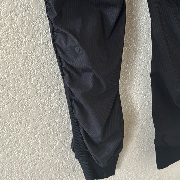Lululemon Beyond the Studio Jogger Size 4 - Picture 5 of 15